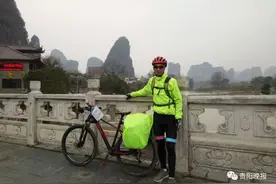 丈夫骑单车1300公里回家过年！凤冈女子携儿早早等在家门口图片