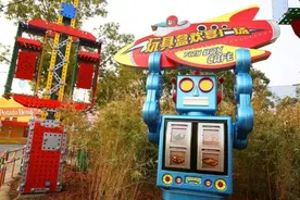 迪士尼“玩具盒欢宴广场”今天开门迎客啦，提前在玩具世界里用餐吧图片