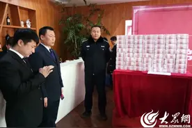 企业提取大额现金 莱西民警全程护送保发放图片
