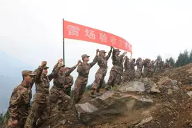 移交380万平方米已扫雷场！云南扫雷大队官兵徒步验收图片