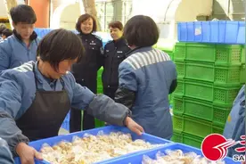 陕西女子监狱人人都有大礼包 欢欢喜喜过大年图片