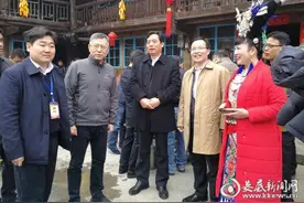 湖南卫视《直播奉嘎山》进入倒计时 吕焕斌现场慰问演职人员图片