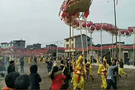 丰城秀市260米“长龙”闹新春图片
