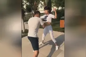 妹子练打出来的腹肌，为了后代别使那么大的劲视频封面