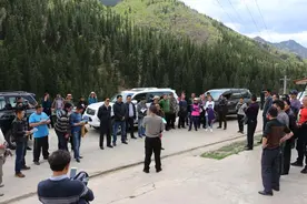 若尔盖县召开全县脱贫攻坚现场会图片