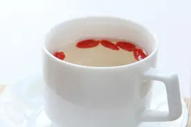 大枣枸杞桑葚熬水喝的副作用图片