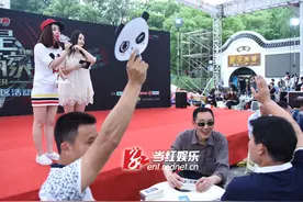 湖南娱乐启动“2016社区活动” 女主持陪玩“跑得快”图片