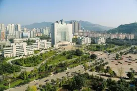 跳出老城区瓶颈 打造现代大都市图片