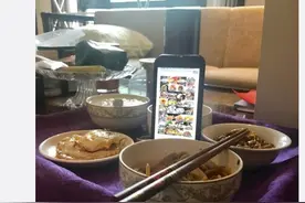 刘亦菲对着美食照片吃简餐 粉丝：要照顾好自己哦图片