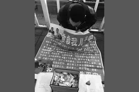 扎堆乞讨，真假乞丐已被「职业化」路遇乞讨者，这手该不该伸图片