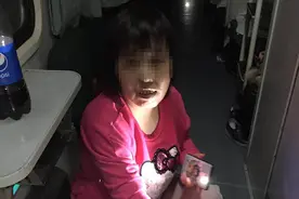 湖南女子6万血汗钱装行李箱列车上遗失，乘警介入帮她找回图片