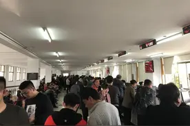 窗口处理交通违章 与以往无异图片