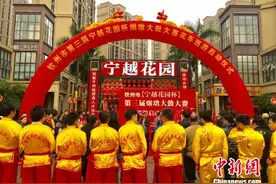 广西钦州上演擂鼓争霸赛 千年烟墩大鼓走向复兴图片