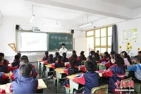黑龙江推后初中小学早晨到校时间：不得早于8点图片