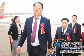 出席全国两会的海南代表委员抵京图片