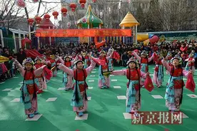 崇文回民幼儿园娃娃庙会开锣 非遗传承人现场展示作品图片