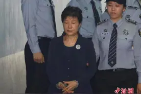 韩国“闺蜜干政案”：检方建议判朴槿惠监禁30年图片