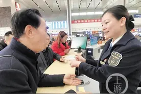 重庆北站190趟车次时刻表 她们烂熟于心图片
