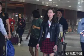 人妻刘诗诗穿皮衣短裙现身机场 黑红搭配演绎“可攻可受”图片