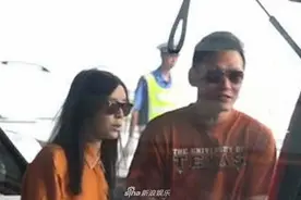 张静初与男友再甜蜜现身 挽手臂获男友贴心“护头”图片