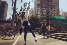 冯提莫秒变“女装大佬”？微博晒美照，网友又发现了她的槽点图片