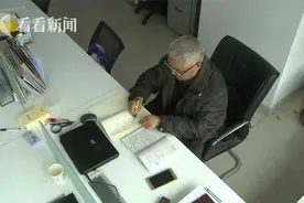 励志！七旬大爷每天学习8小时自学过司考 退休后梦想成真当律师图片