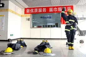 穿消防衣仅需20秒 郑州地铁这名“女汉子”真牛图片