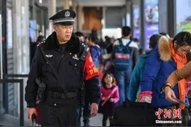 广州警察执勤全面配备执法记录仪图片