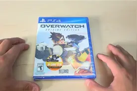 《守望先锋》PS4起源版开箱 附赠多款暴雪虚拟道具图片