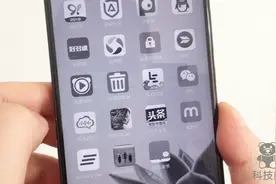 手机打开这个功能，屏幕可变为水墨屏，不仅护眼而且省电！视频封面