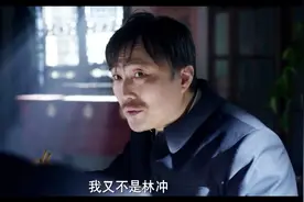 朱雨辰和特务一起蹲守，故意离间领导关系，特务还不太好逗！视频封面