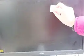 电脑液晶屏怎么清洁不伤屏幕？这有一个小妙招，简单又安全！视频封面