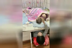 爆笑夫妻恶搞，男友睡着了，这样整他，瞬间叫醒，哈哈哈视频封面