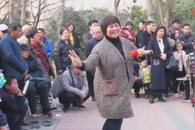 曲剧《风雪配》选段，吸引了好多老戏迷们图片