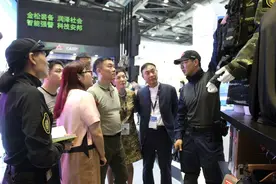 传统服装业卡思迪莱转型升级高端警用装备图片