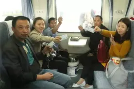 K1268/70次列车温馨服务旅客图片