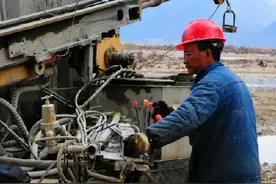 英媒:中国建川藏铁路有深意 穿过全世界最可怕地形图片