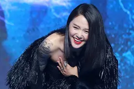 权志龙上身！谭维维黑衣花臂霸气献唱《X战警：天启》推广曲图片