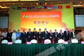 东盟家博会签约近230亿 重庆市民可低价淘万件进口家具图片