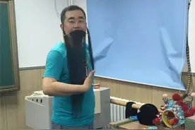 惊呆！走下讲台的老师原来是这样的图片
