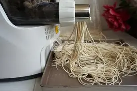 肉丝圆白菜炒面图片