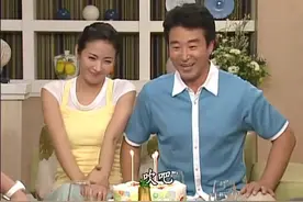 儿媳偶遇小姑子来祝贺，才知婆婆怀孕了，全家干杯庆祝视频封面