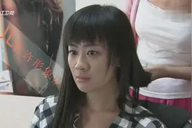 男老师迷恋新来女教师的头发，女老师知道后要去把长发剪了视频封面