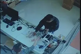 烟台女店员被骗收假币 男子借口开水泡面掉包真钱图片