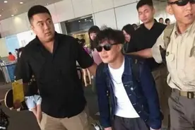 陈奕迅一米三酷似霍比特人 其实周杰伦吴奇隆薛之谦也不高图片