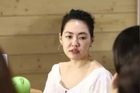 小S近照长胖了，穿平底鞋疑似怀孕，网友：真希望她能生个儿子视频封面