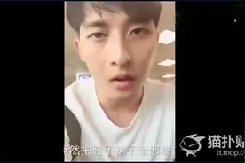 男子在机场脱鞋睡觉 帅哥发怒将其鞋子扔掉图片