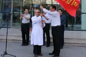 山东省中医院老专家志愿服务团成立 举办义诊服务百姓图片