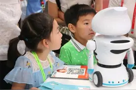 机器人万事通无人问 小萝卜只做一事获专宠图片