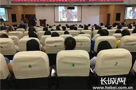 知恩公益爱心基金爱心捐助为贫困学子送上节日礼物图片